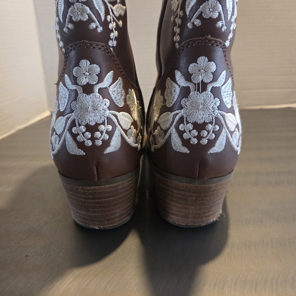 Dingo Take A Bow Embroidered Western Ankle Boots Whiskey Brown Leather Size 10M - Picture 6 of 11